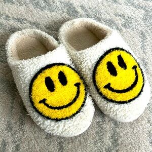 3/4 Kids Smiley slippers